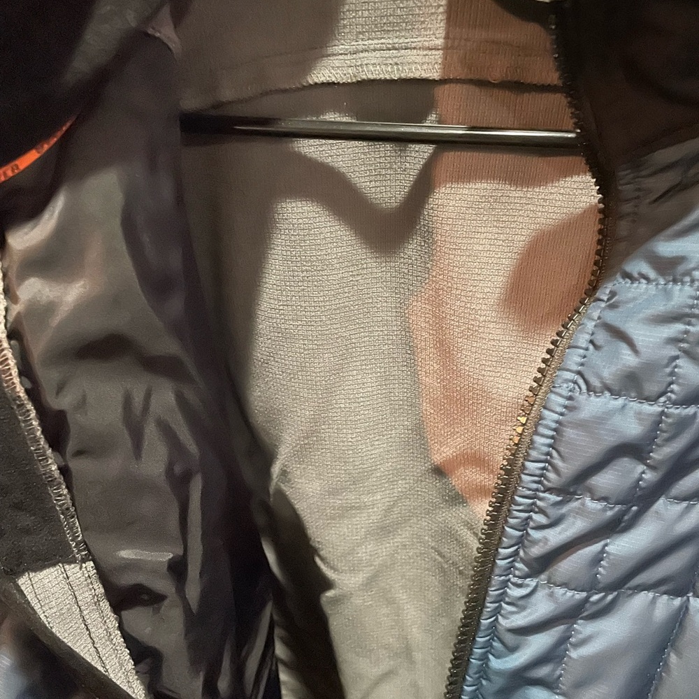 Obermeyer Men's Black and Blue Puffer Jacket - Picture 4 of 4